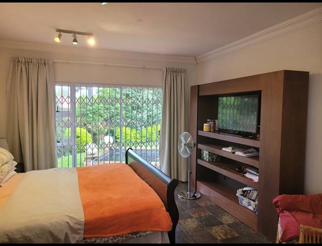 5 BEDROOM HOUSE SOLD IN SINOVILLE
